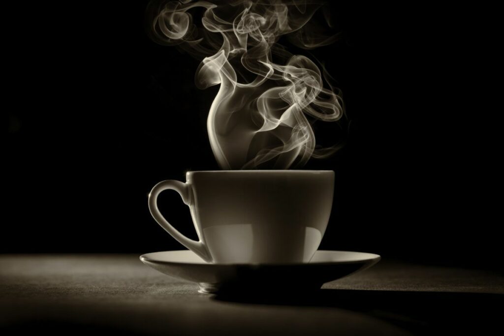 Heiße, dampfende Tasse Kaffee