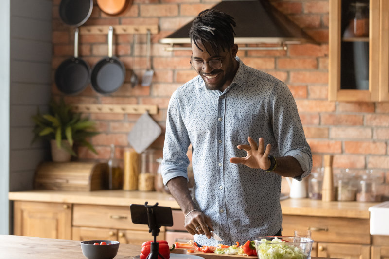 Young-african-guy-broadcast-live-preparing-dish-on-domestic-kitchen-1311634277_5836x3891_fizkes
