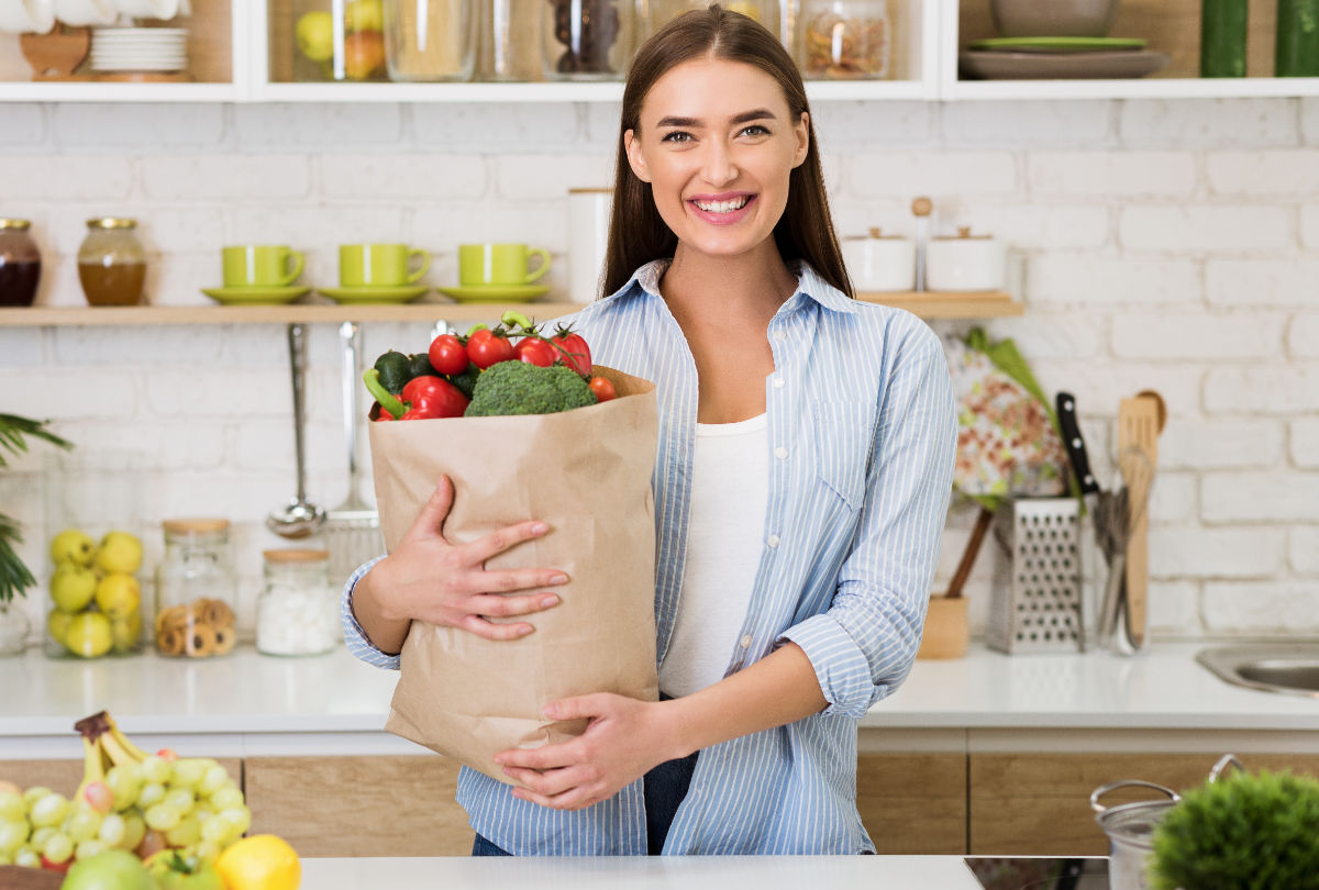 Frau mit Einkaufstüte