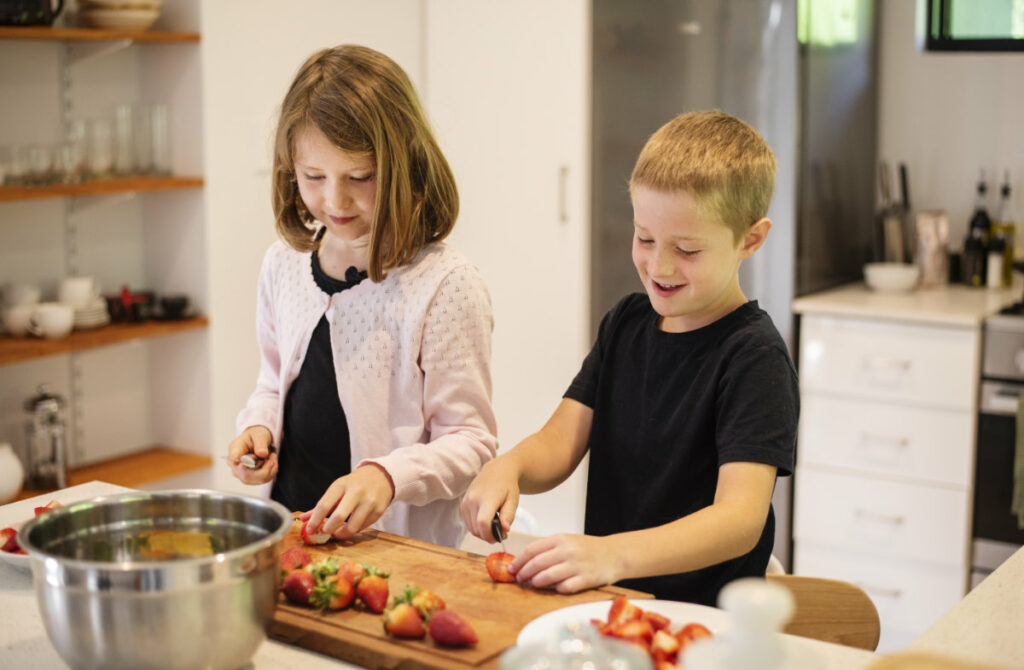 Kinder in der Küche