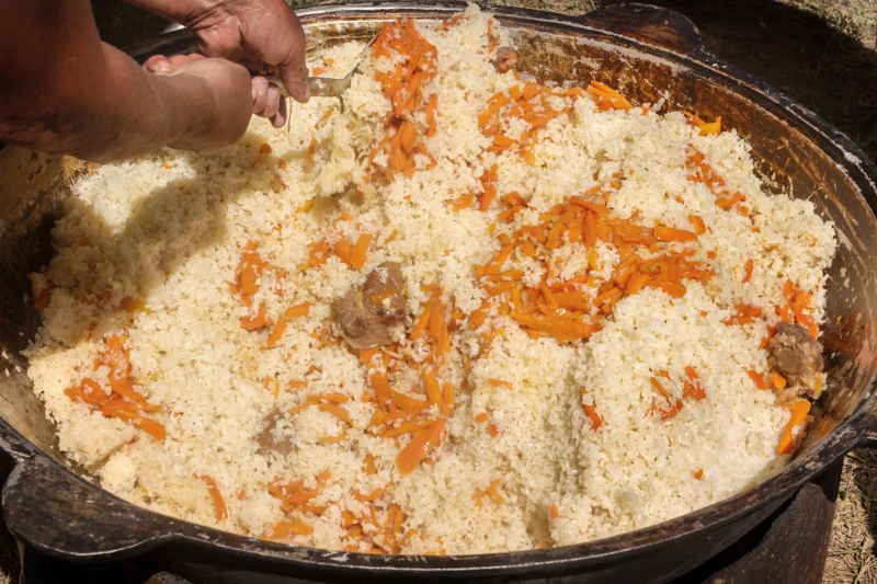 Kochen mit großem Topf