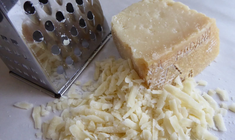 Parmesan gerieben
