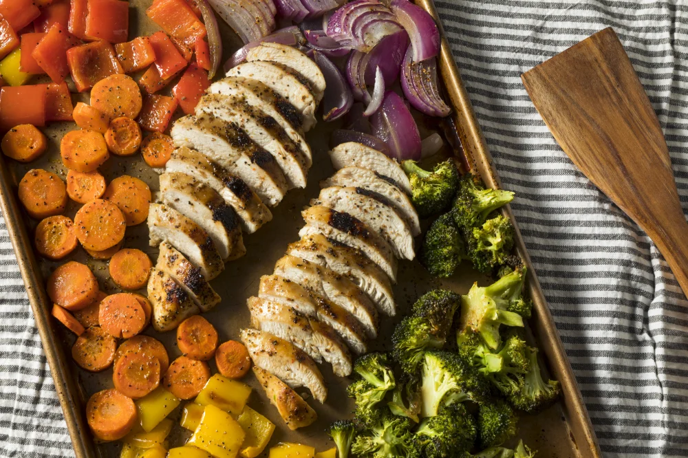 Hühnchenbrust mit gebratenem Gemüse